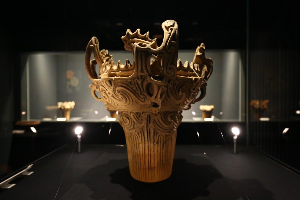 国宝 火焔式土器（十日町市博物館）