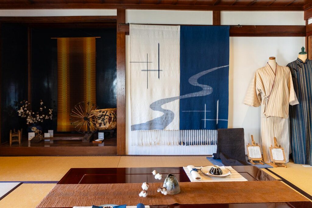 久保記念館で展示している栃木県の伝統工芸品「真岡木綿」
