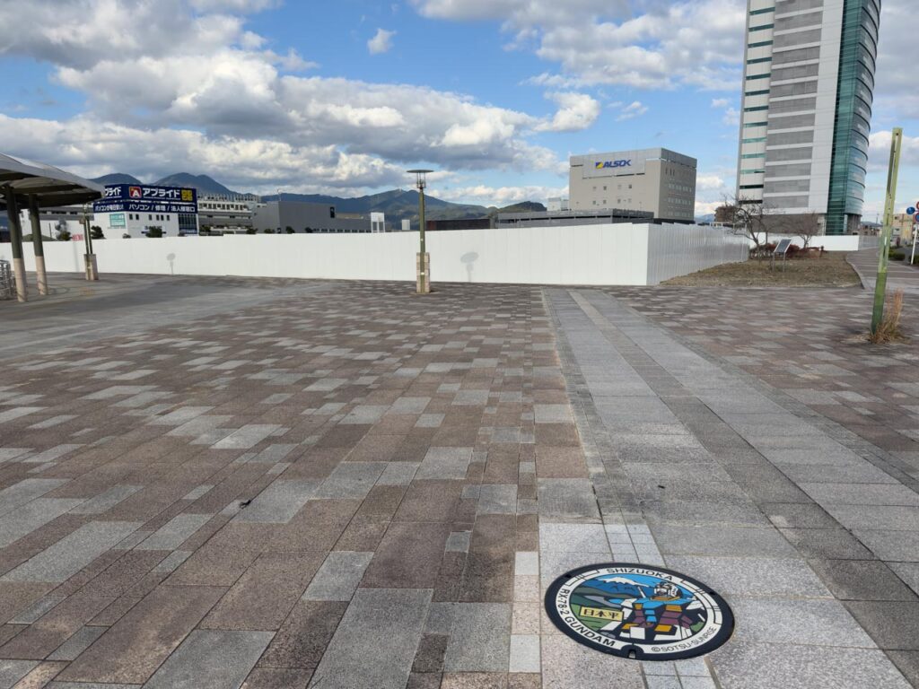 日本平 ガンダムのマンホール蓋を設置している東静岡駅の場所
