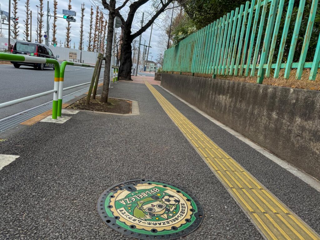 日テレベレーザ（H001）のマンホール蓋設置場所周辺の風景