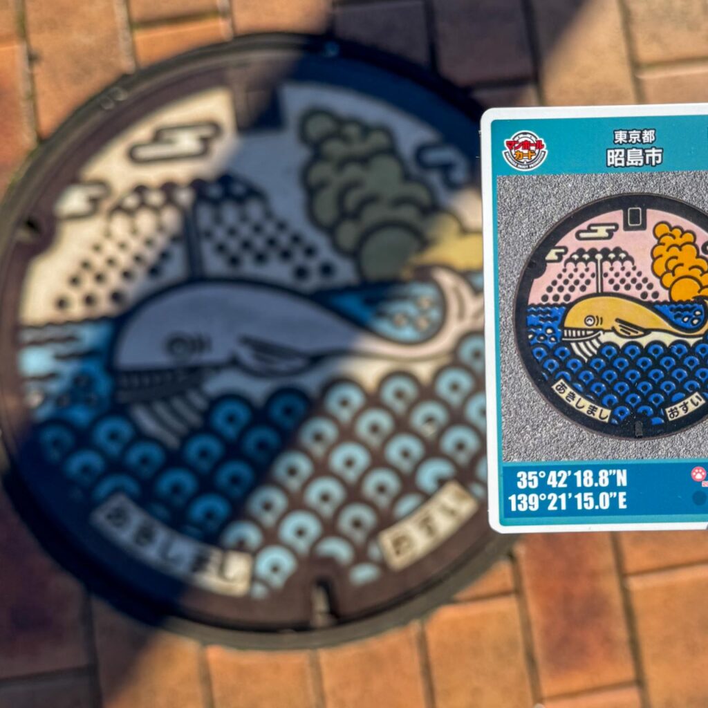 くじらの実物マンホールと対応するマンホールカード 13-207-A001