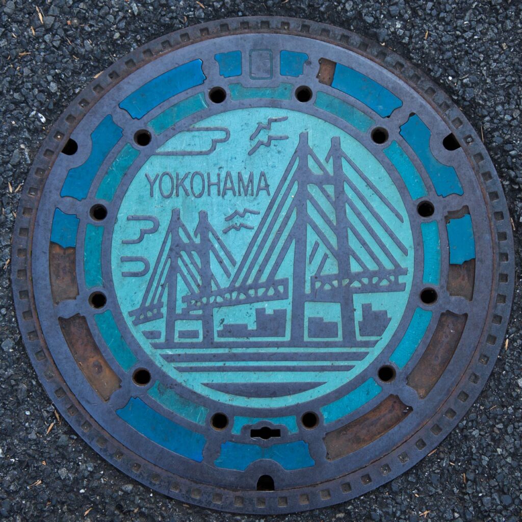 横浜市Aのマンホールカード（00-102-B001）のマンホール蓋