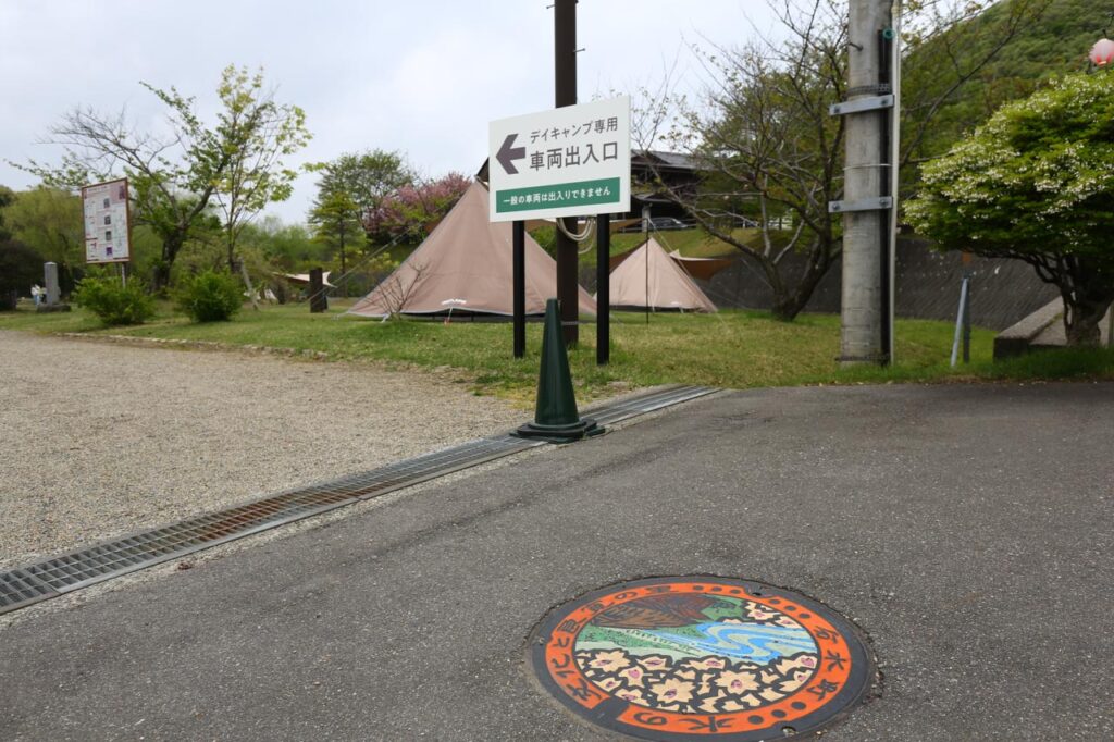 分水町 水の文化と良寛の里の実物マンホール蓋が設置されている場所周辺の現地写真