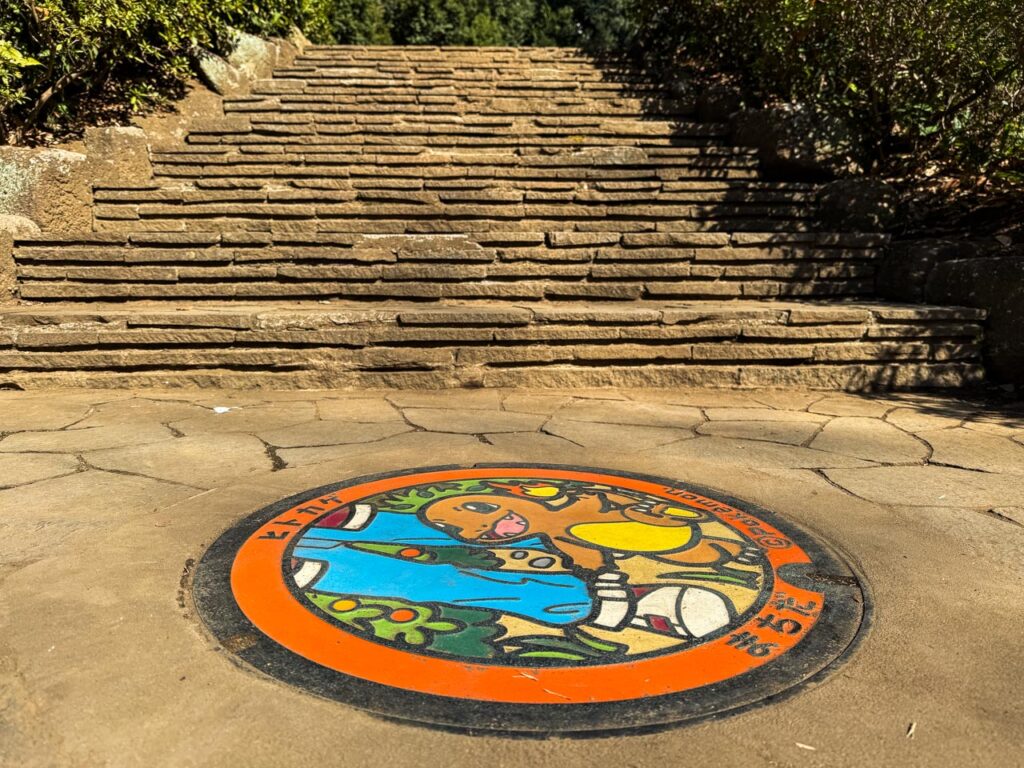 ポケモンマンホールのヒトカゲが設置されている場所周辺の現地写真